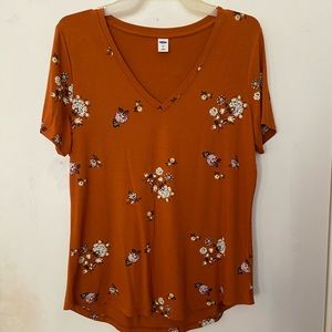 Soft Old Navy tee. Size small.